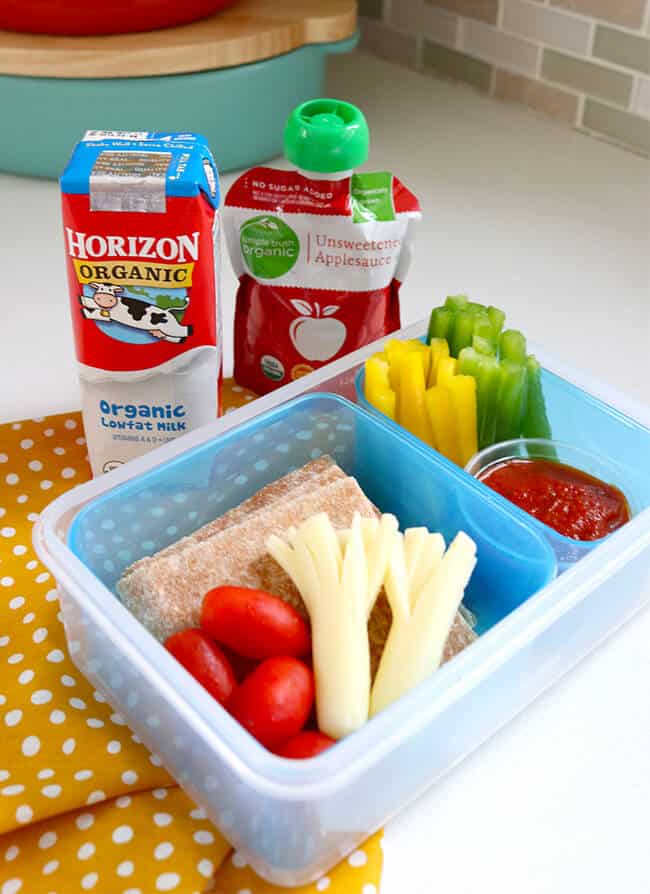 Easy DIY lunchbox pizza's featuring our favourite Omie box!⁠ 