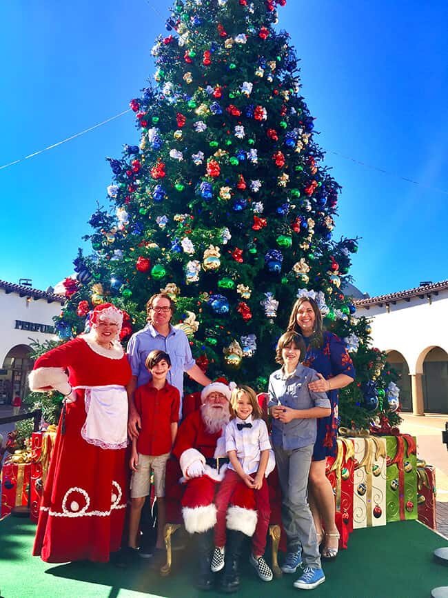 https://www.sandytoesandpopsicles.com/wp-content/uploads/2015/11/Family-Picture-at-the-Outlets-of-San-Clemente.jpg