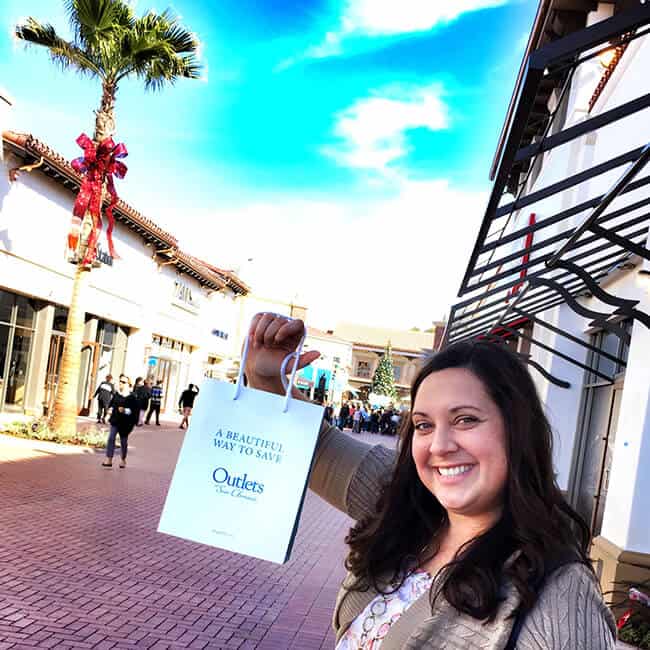https://www.sandytoesandpopsicles.com/wp-content/uploads/2015/11/Shopping-at-the-San-Clemente-Outlets.jpg